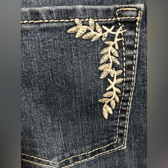 Women’s Christopher & Banks Capri Jeans - Picture 5 of 7